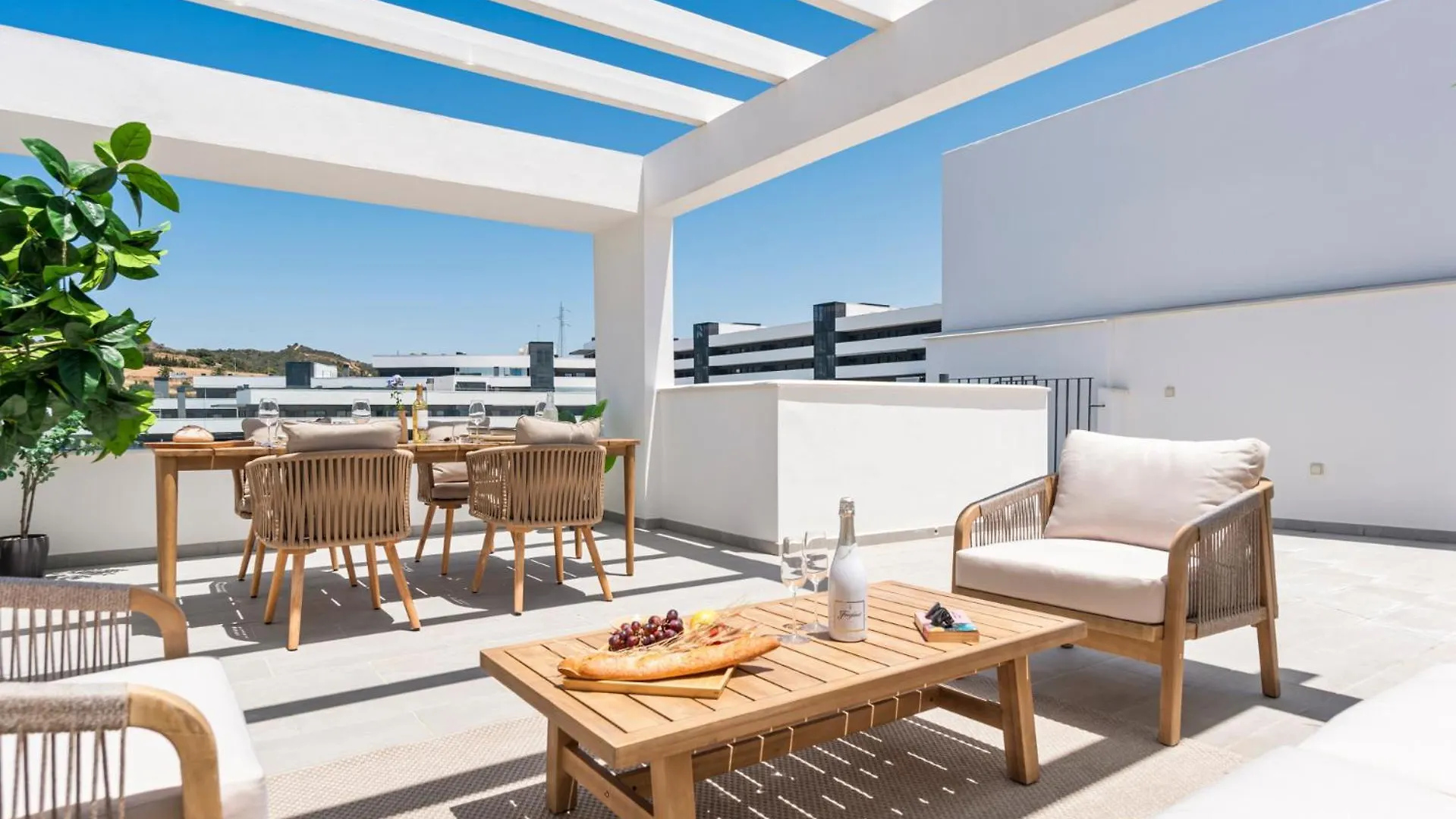 Luxury Apartment With Roof Terrace - Central Estepona