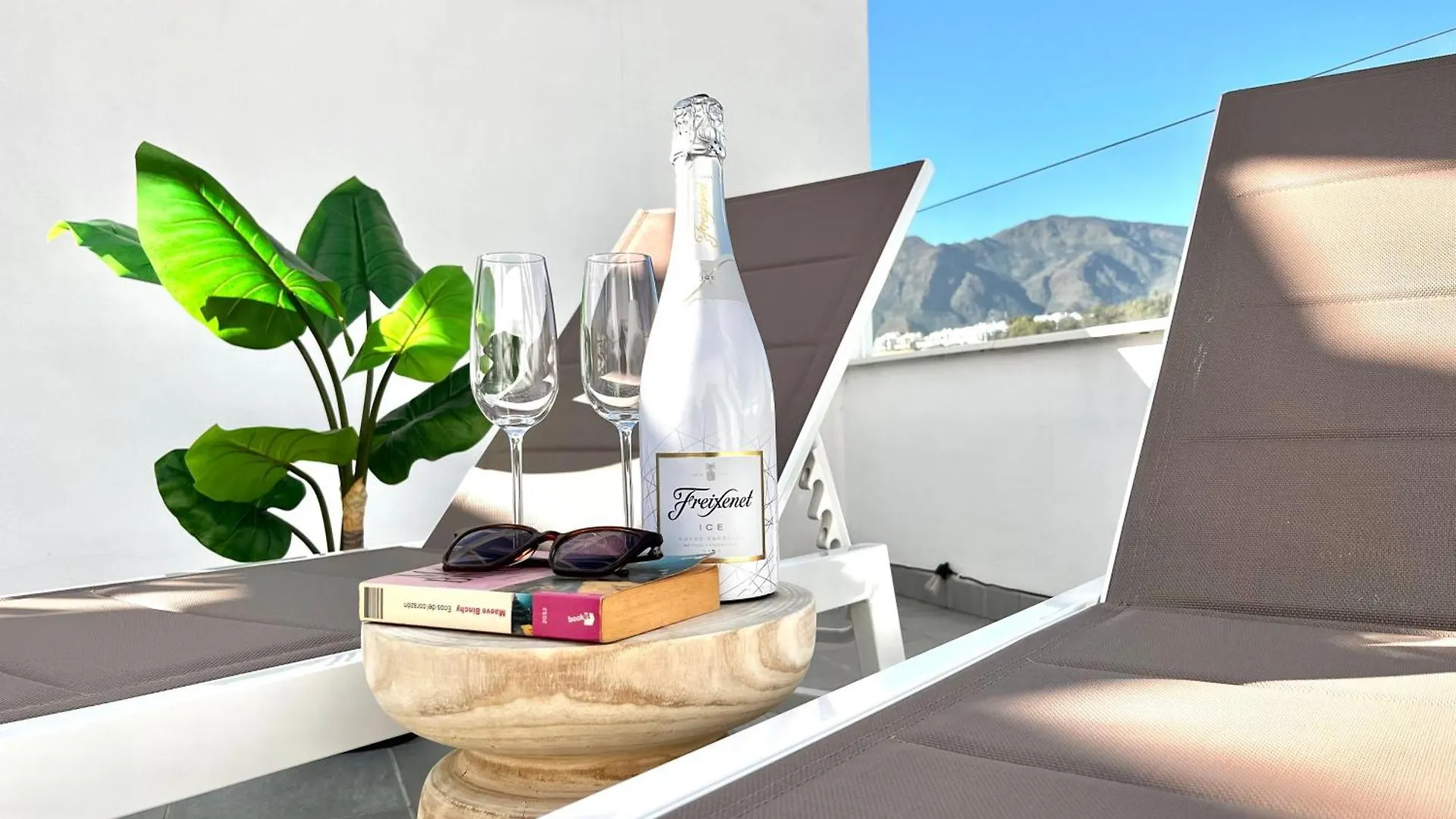 Luxury Apartment With Roof Terrace - Central Estepona